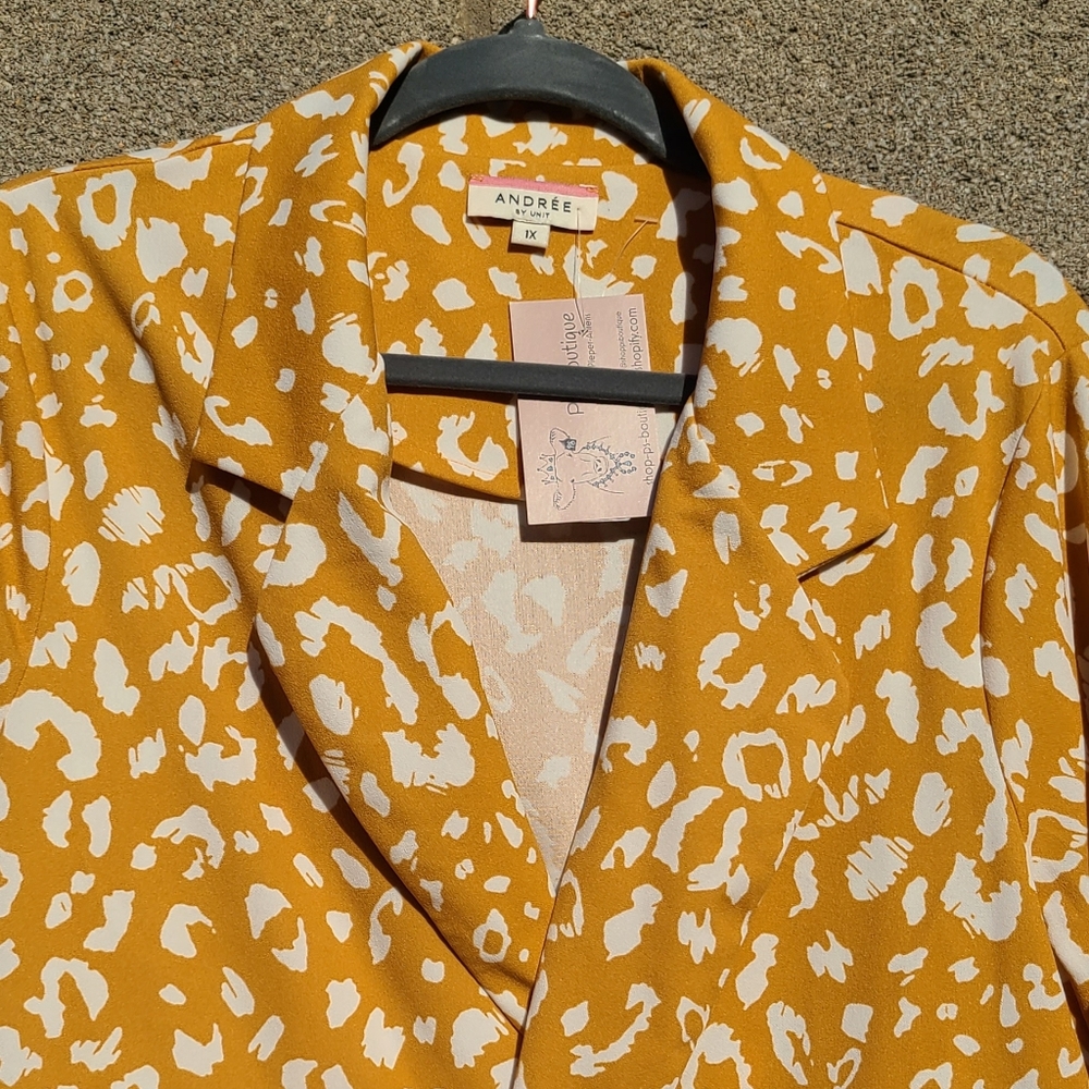 Andree by Unit Mustard Animal Print Blazer Size 1X NWT